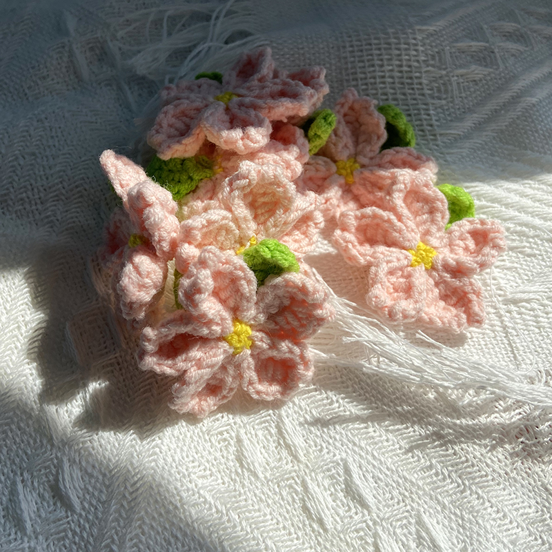 Flor de ganchillo tejida a mano, flor de cerezo, horquilla de ganchillo, accesorios de costura DIY, flor de hoja rosa y verde