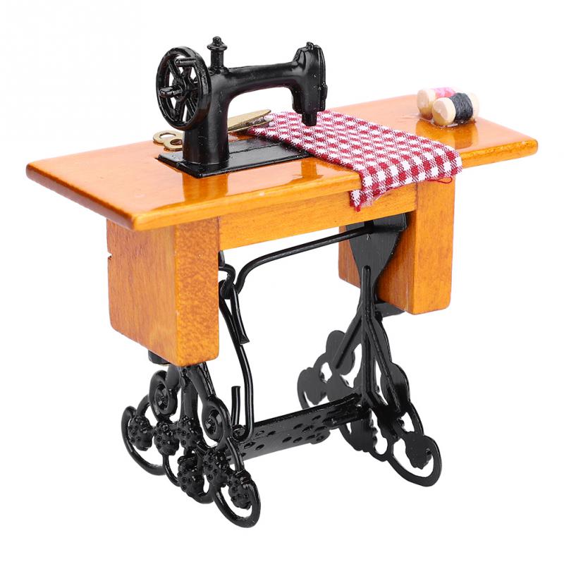 Kids Dollhouse Decor Miniature Furniture Wooden Sewing Machine with Thread Scissors Accessories for Dolls House Toys for Girls