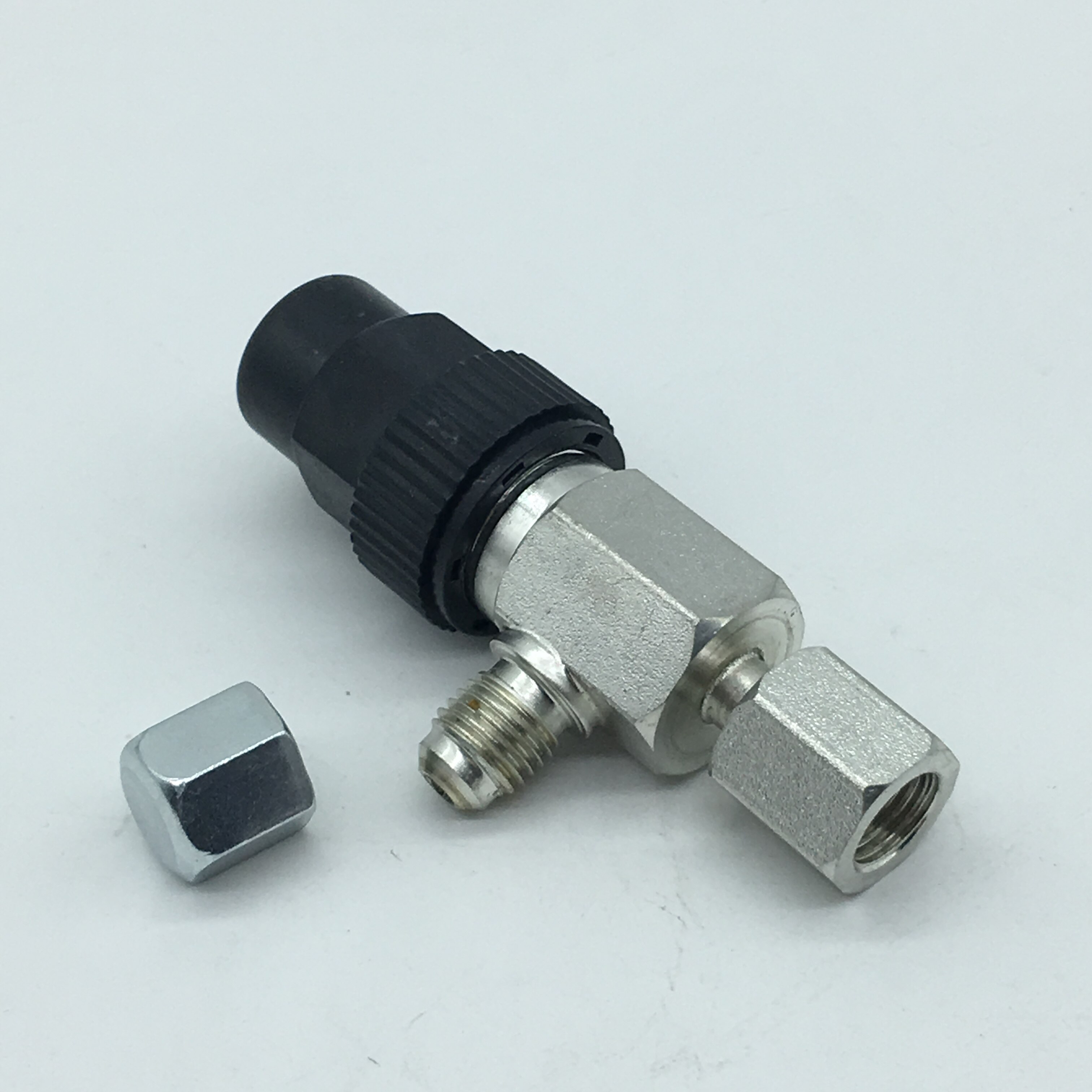 Vertical Rotalock shutoff valve is usually working together with angle valve of liquid refrigerant reciever for charging, etc.