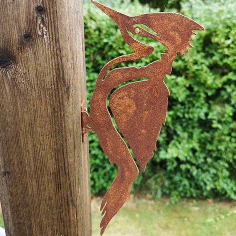 Havepæl stablet fugl rusten jernhåndværk fugleformet kunst silhuet skulptur udendørs havehegn dekoration