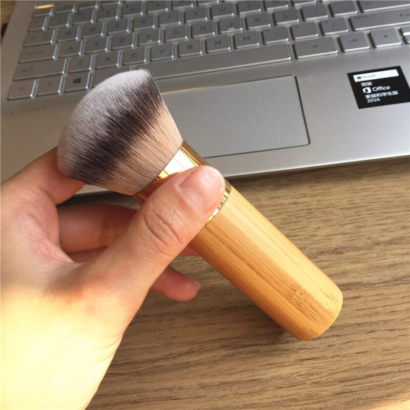 The buffer airbrush finish bamboo foundation brush - Dense Soft Synthetic Hair - Beauty Makeup Blender Applicator