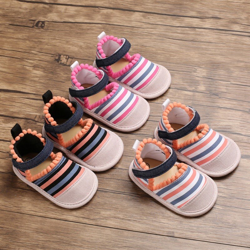 Newst Sommer Baby freundlicher Mädchen Sandalen Bunte Gestreiften Krippe Schuh freundlicher Atmungsaktive Anti-Unterhose Baumwolle Weiche Sohlen Schuhe
