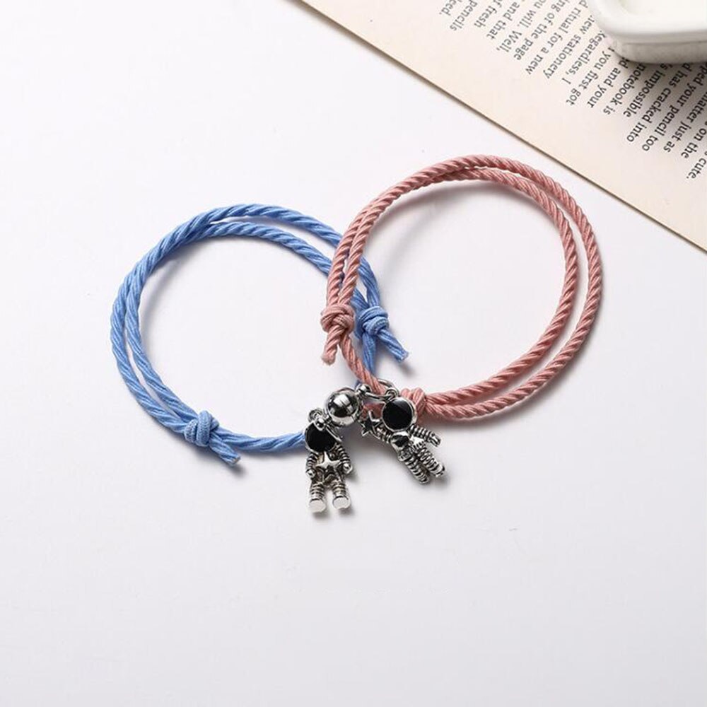 Pulsera de pareja astronauta pequeña banda de Goma para enviar novia novio imán piedra brazalete con cascabel nudo de la cuerda de la joyería