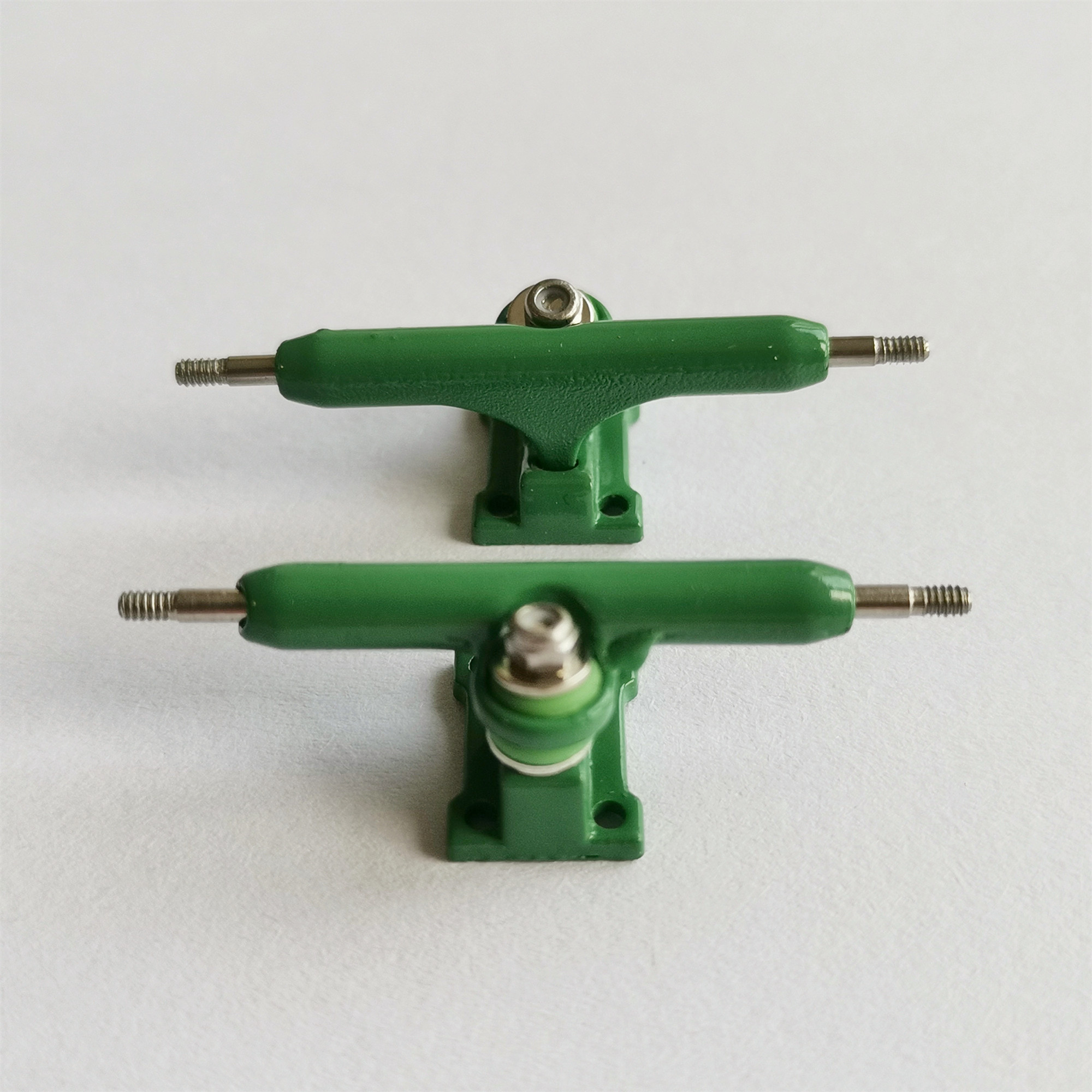 Camión de un solo eje con diapasón de 34mm y 32mm para patineta de dedo, Mini monopatín, juguetes para niños: Verde