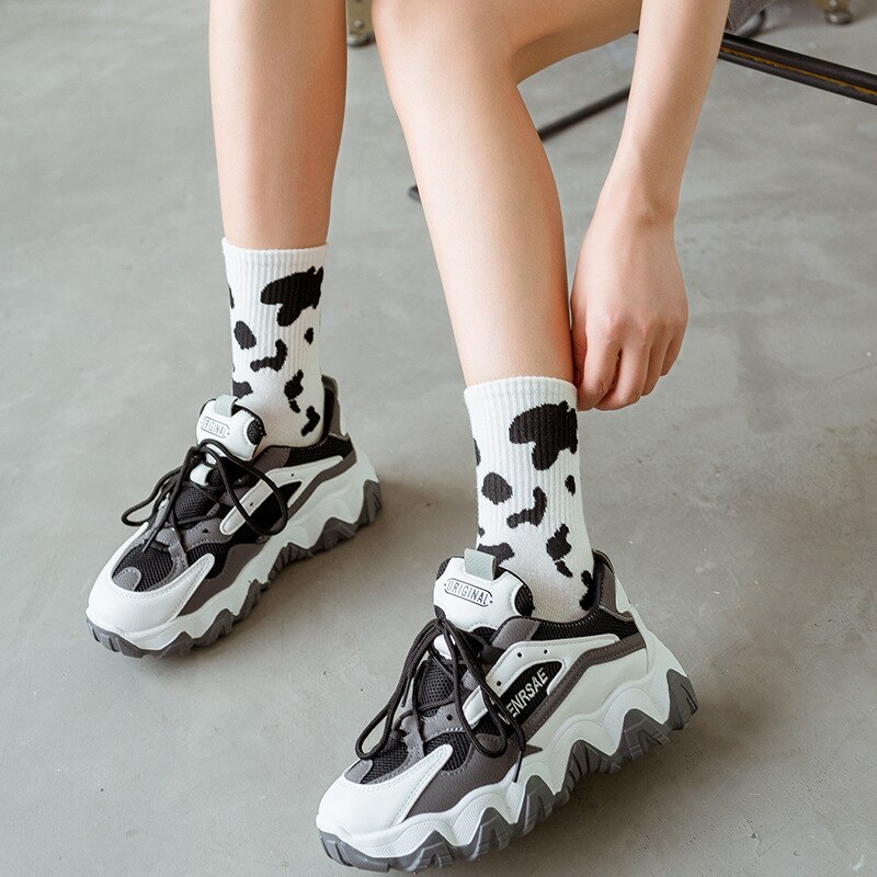 Japanse retro zwart witte koe in de buis persoonlijkheid all-match sportsokken ijs strepen casual trendy damessokken