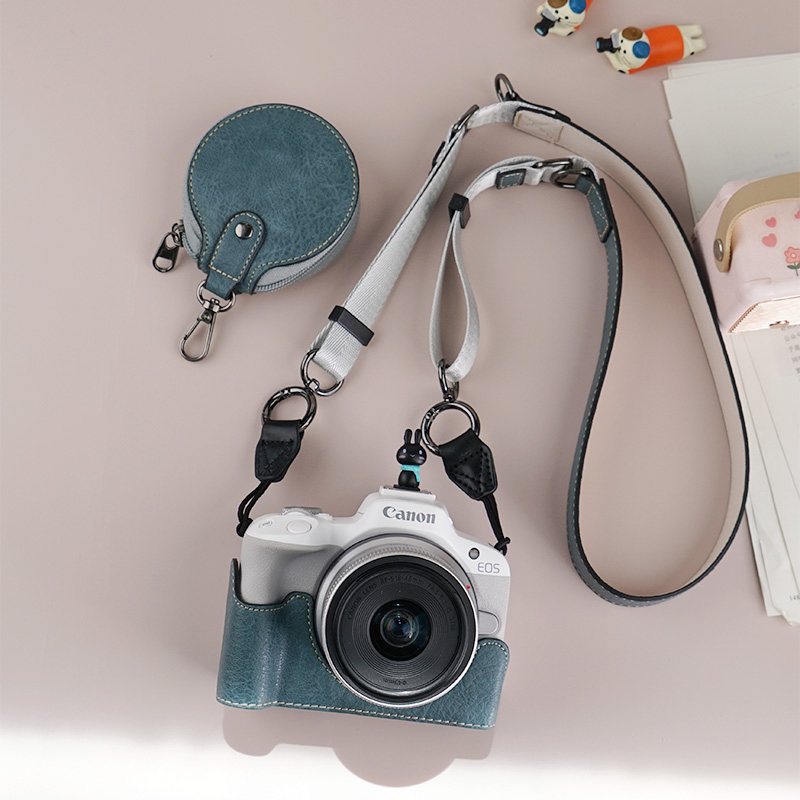 Etui na aparat Canon EOS R50 Pokrowiec na aparat Pokrowiec ochronny Pół etui z paskiem na ramię Torba na aparat Otwarte dno Odporne na stratki: Black / Bundle 3