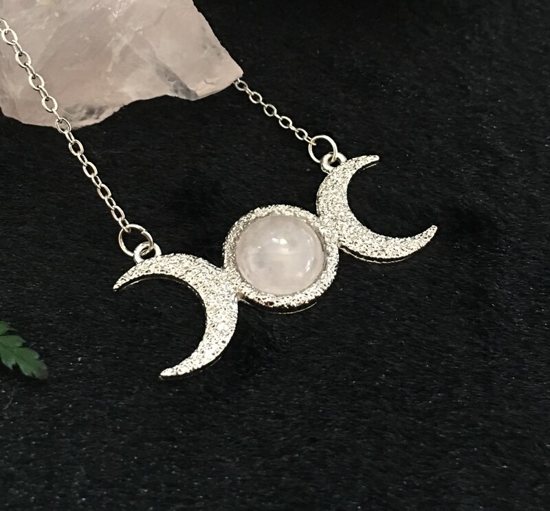 Verzilverd Triple Maan Ketting, Vrouwelijke Heks, Godin Hecate,Triple Maan, Godin Ketting, witchy Sieraden, Celestial