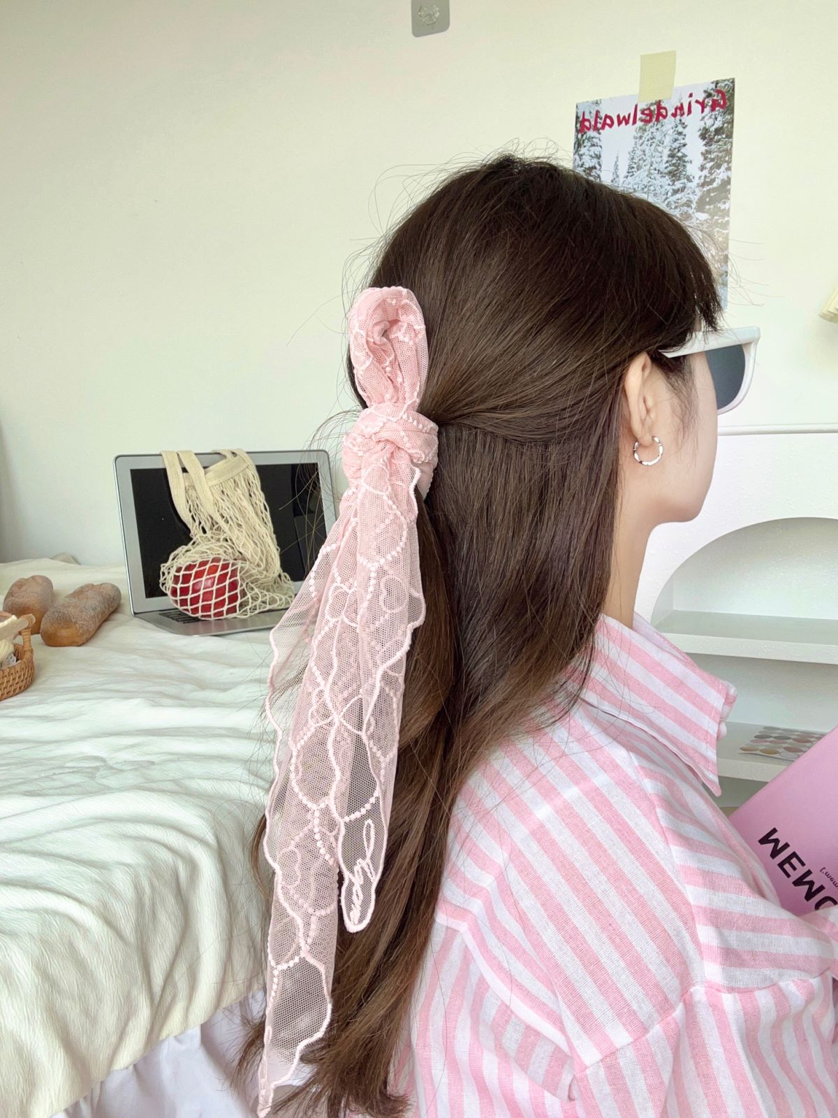 Bufanda de seda pequeña de encaje de Color para mujer, bufanda larga que combina con todo, bufanda de carpeta Triangular decorativa, protección para el cuello, cinta para el cabello de amarre