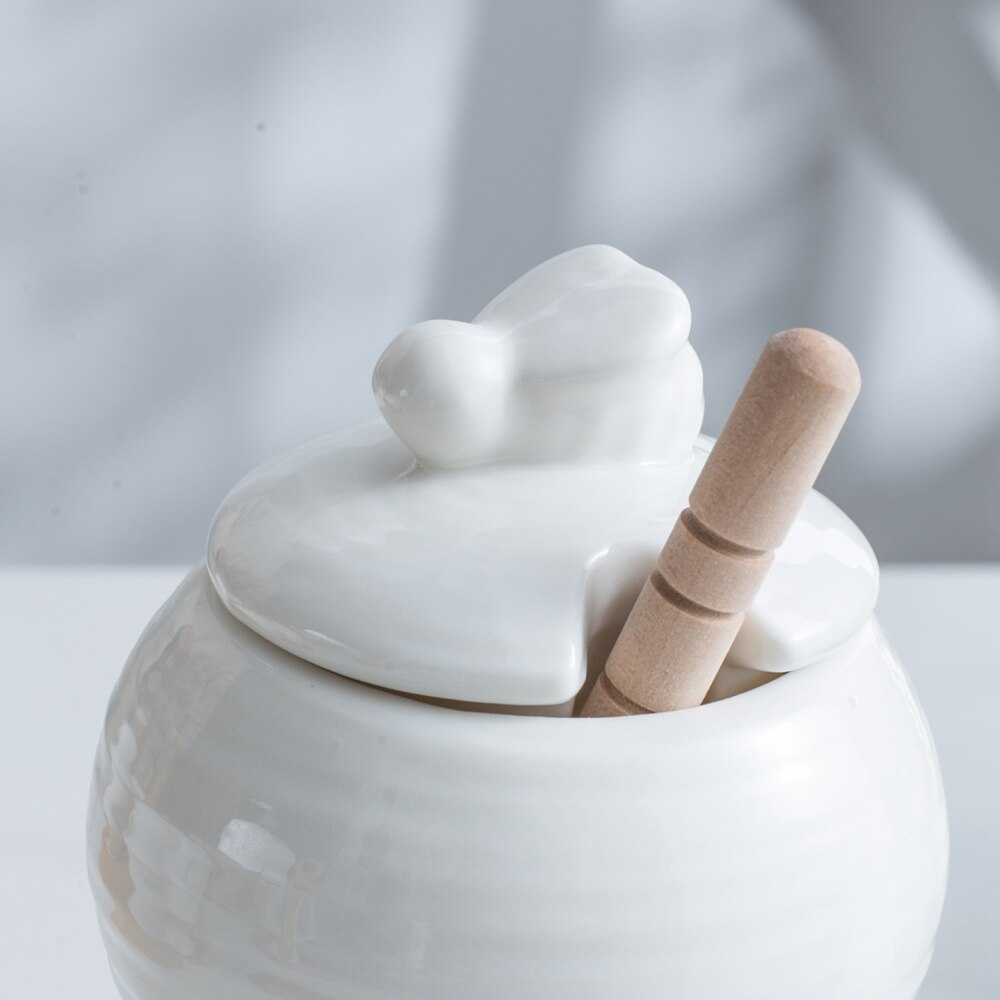 Tarro de miel de porcelana de abeja, con tapa y palillo de miel, 12oz, bote de cerámica de Color blanco para miel, olla para almacenar miel de abeja