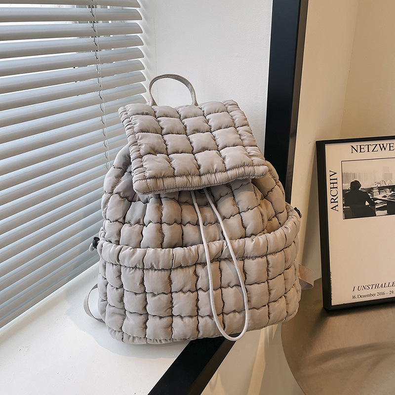 Zaini imbottiti trapuntati alla moda per le donne zaino imbottito in nylon morbido di design per borse da viaggio leggere per ragazze