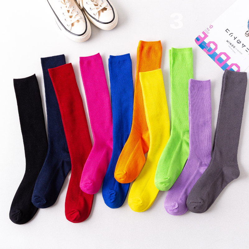 Calzini lunghi coreani in cotone da donna color caramello alti al ginocchio Klein blu arancione giallo scuola inverno caldo neon fluorescente gotico rosa