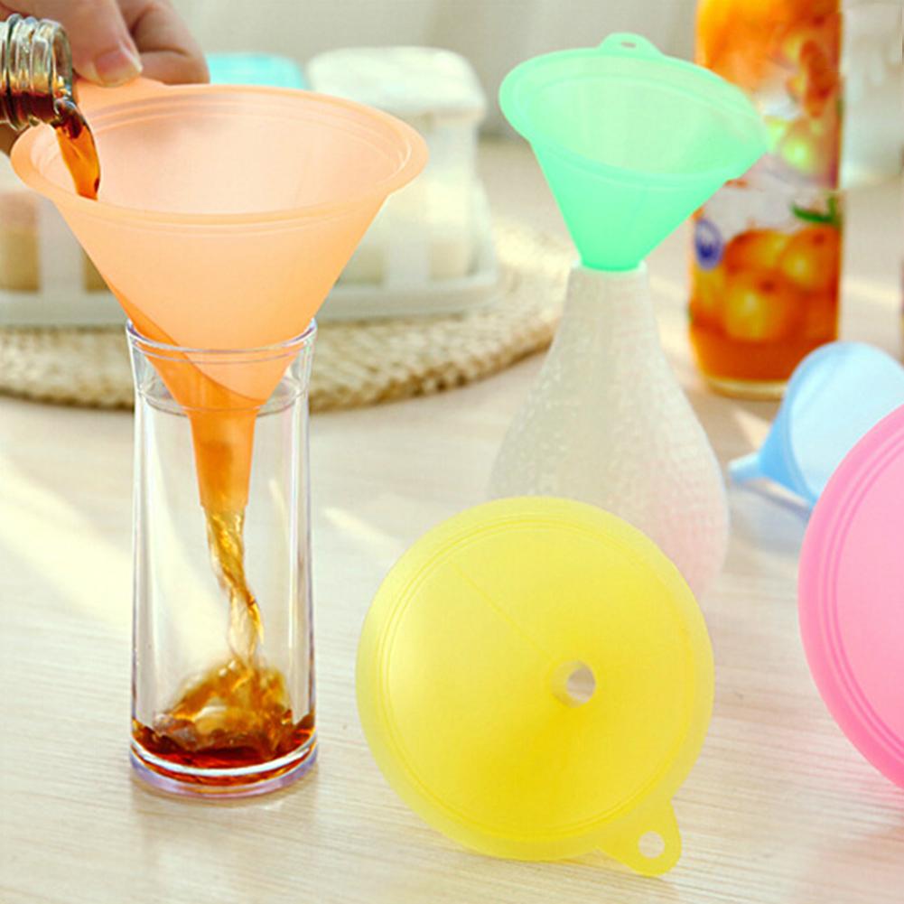 Embudo de plástico de 5 piezas para cocina, práctico embudo de salsa de soja hecho de plástico de precisión, no se filtra con el medio ambiente