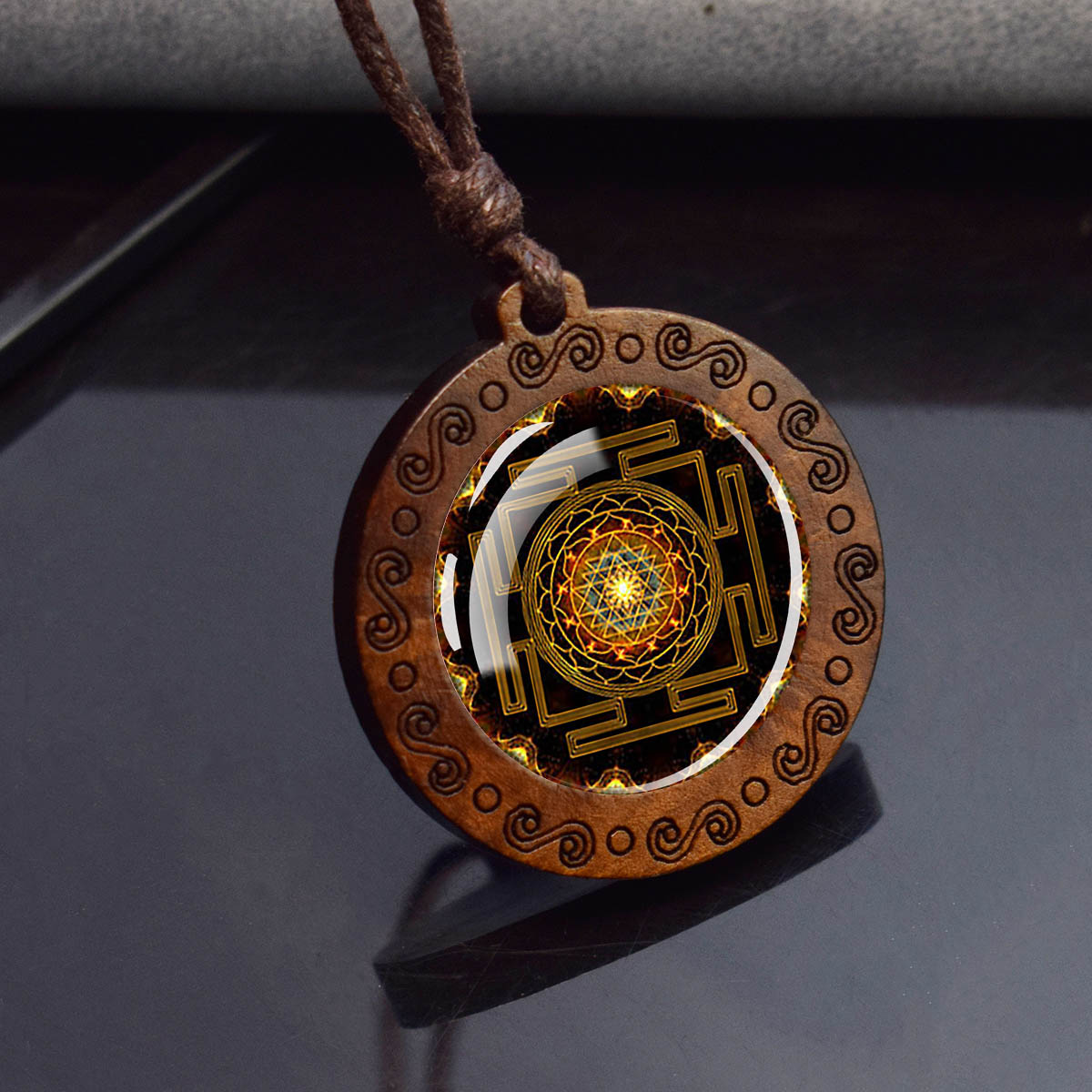 Sri Yantra Mandala Glas Halskette Holz Anhänger buddhistische heilige Geometrie Schmuck spirituelle Yoga: Hellgelb Gold Farbe