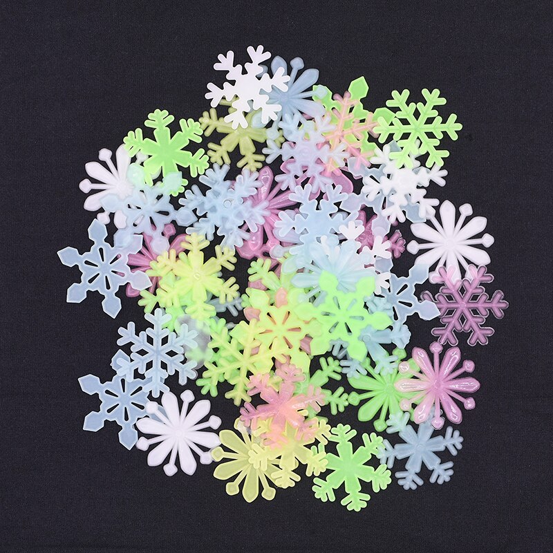 100 stuks/pak kleurrijke lichtgevende sneeuwvlok muurstickers 3cm glow in the dark sneeuwvlokken voor thuiskamer kinderkamer bedankjes stickers decoratie