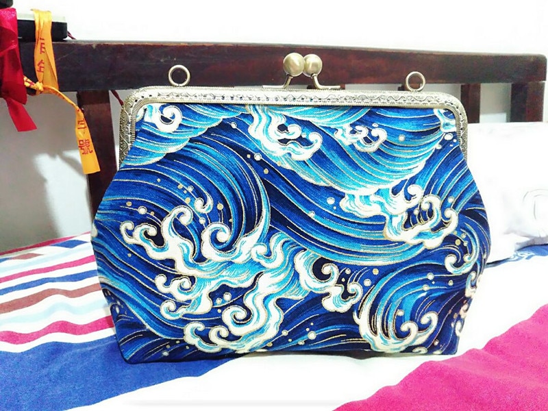 Doe-het-zelf katoenen linnenstof voor tafelkleed/kussenhoezen, japanse ukiyoe-prints met oceaan-golven, prachtige bronzen kleding-/tassenstof