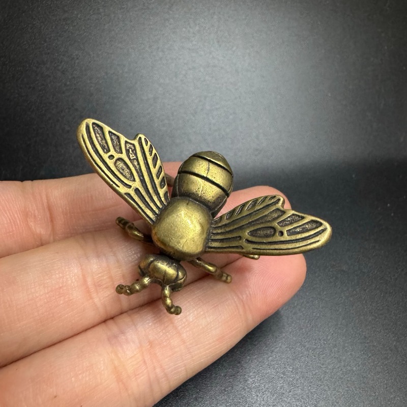 Klassiek retro messing bij klein ornament, prachtige mode