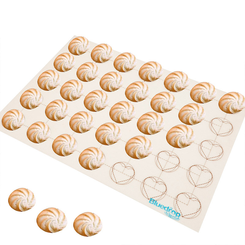 28*39cm or 11 "x 15.35" Non-Stick Silicone Cooking Mat Macaron Tool Biscuits With Bear Heart Round Drawing Lining