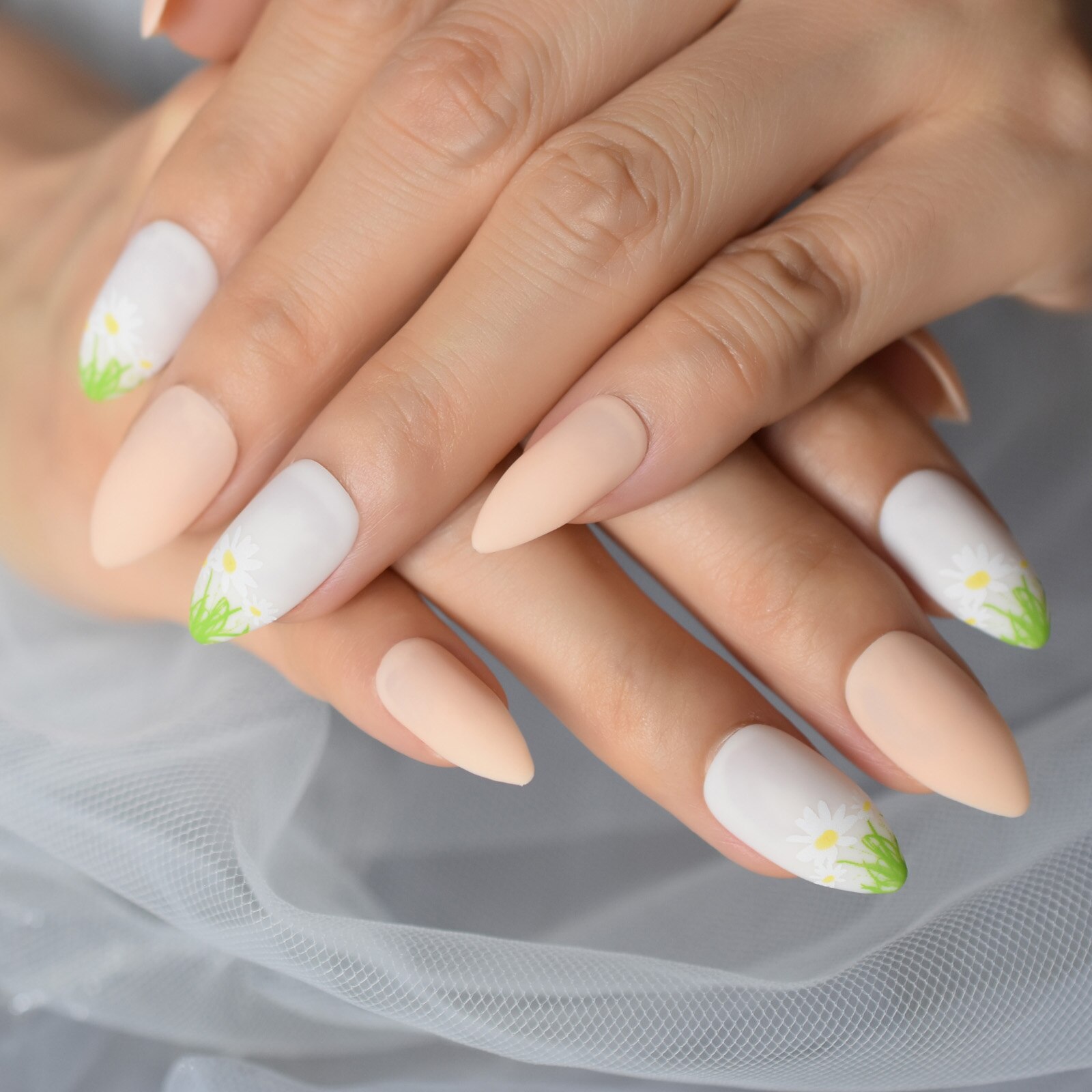 Faux ongles en forme de pâquerettes, à pression mixte, couverture complète, en amande moyenne, joli, mignon, acrylique, motifs originaux, fournitures, 28 pièces