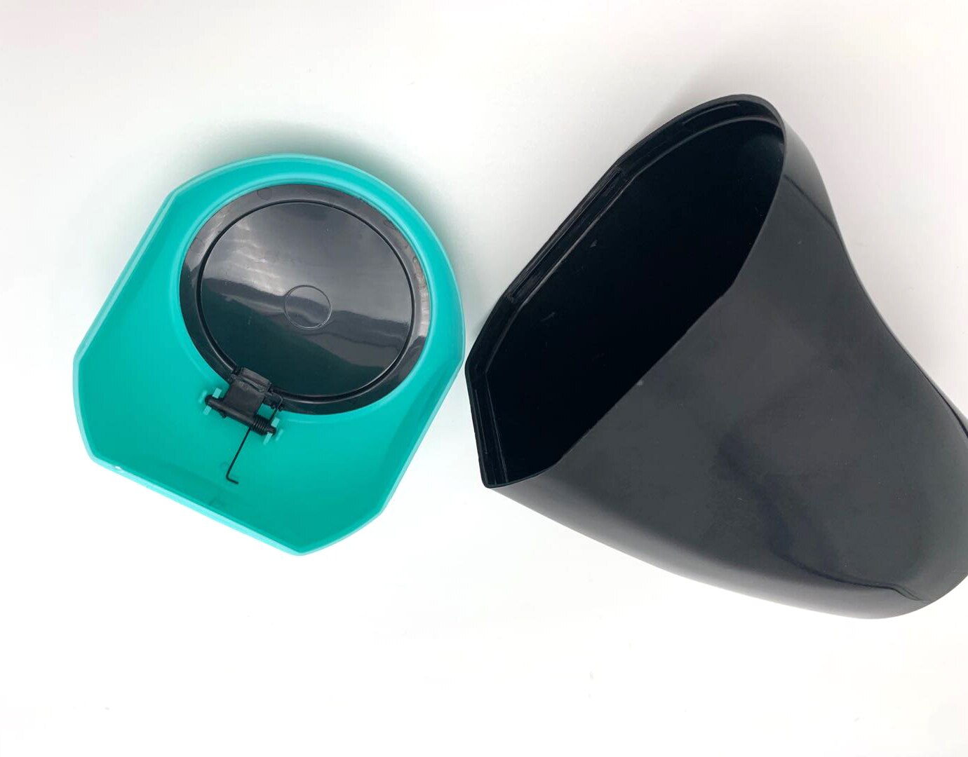 Ritimsso Trash containers adapted for use in vehicles