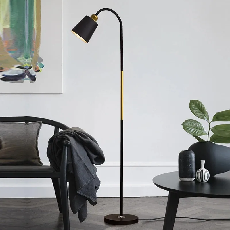 Enkel ledet-gulvlampe soveromsstudie lese- og stående lampe justerbar lampehode nattbordslampe smijerns gulvlampe