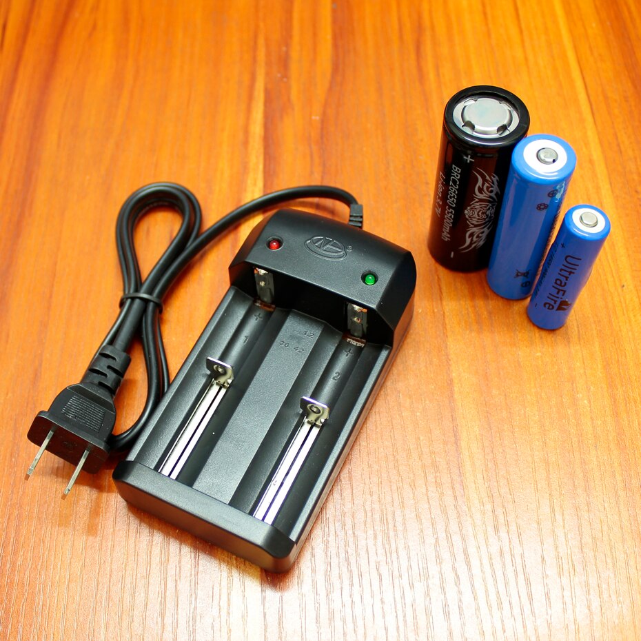 18650 14500 lithium battery charger strong light flashlight headlight direct charge charger 3.7V4.2V universal universal charger