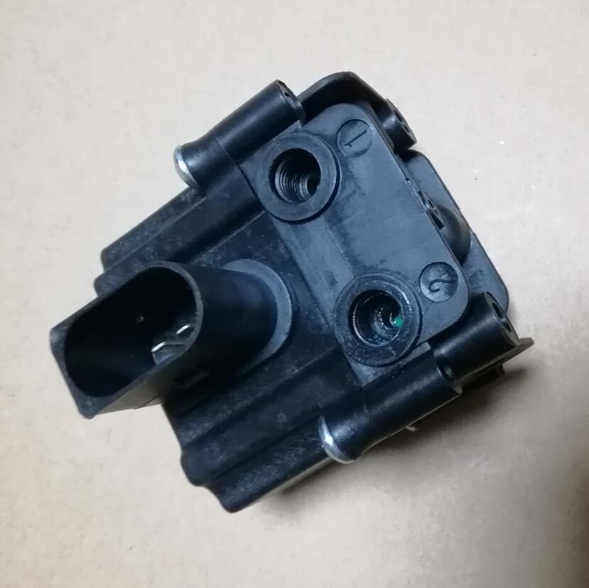 one piece X5 E53 compressor pump air bleed valve Air Compressor Pump Valve Block for BMW