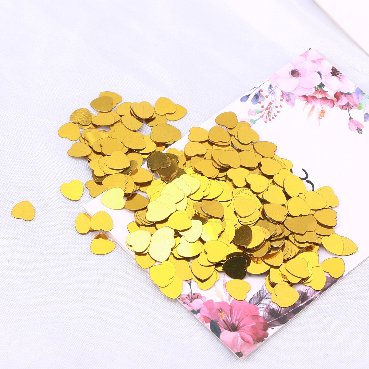30g Table Confetti Heart Shaped Party Confetti for Birthday Wedding Christmas Decoration (Red)