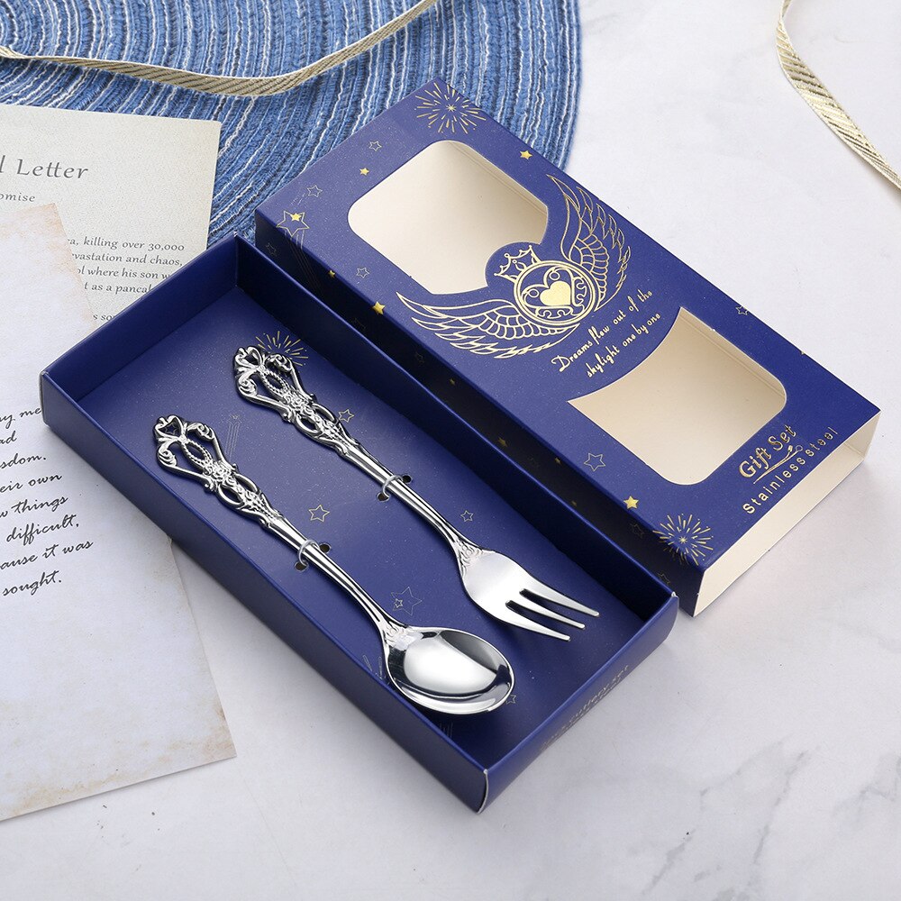 Stainless Steel Retro Spoon European Embossed Gold-plated Spoon Fork Hollow Coffee Spoon Dessert Fork Wedding Tableware Set: Suit-B