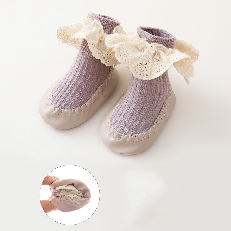 Calcetines con suela de cuero antideslizante para niña, zapatos y calcetines para bebé, medias de encaje para niña pequeña, de princesa, novedad, Otoño e Invierno: purple / 11 cm