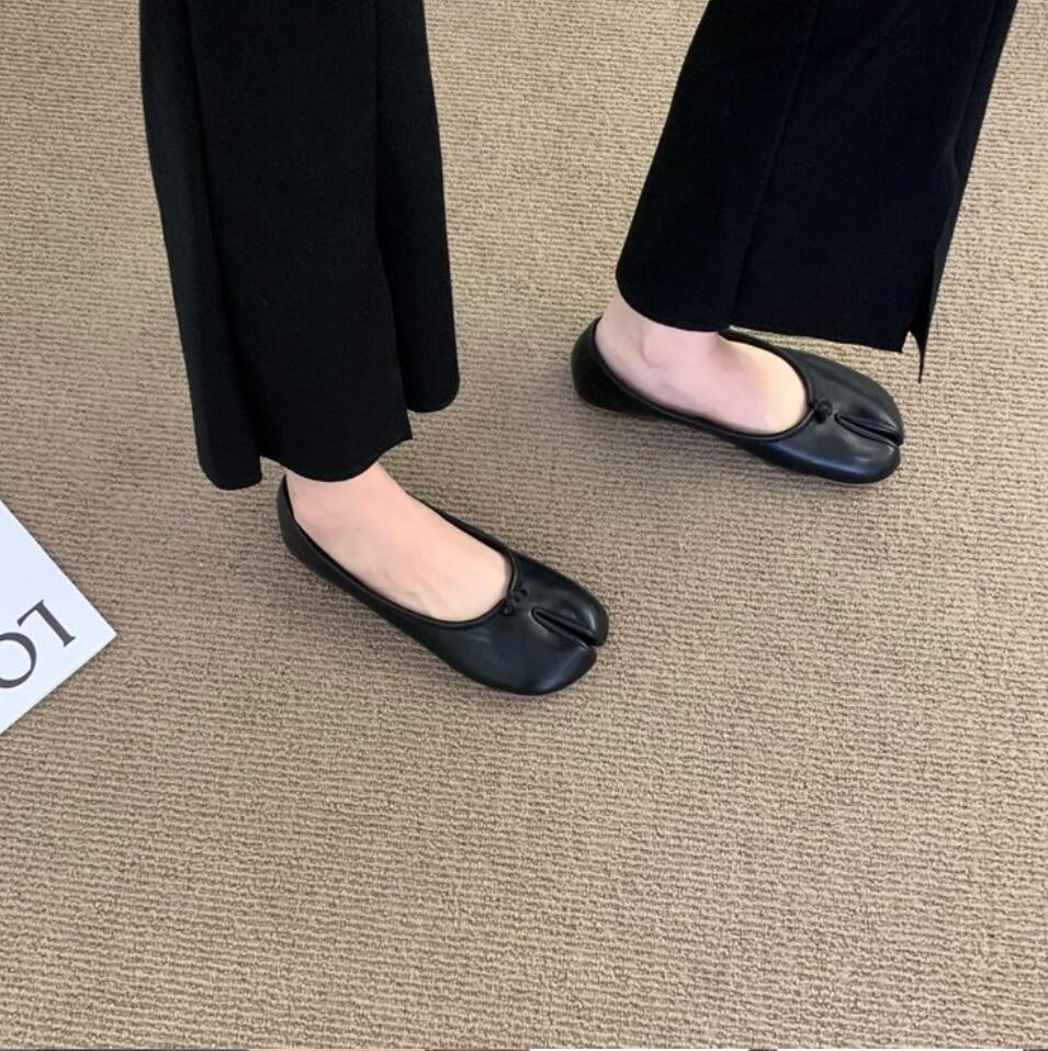 Scarpe basse da donna Tabi Ninja scarpe da donna in pelle comode ballerine mocassini morbidi con punta divisa 2024 mocassini da donna giapponesi: nero / 40