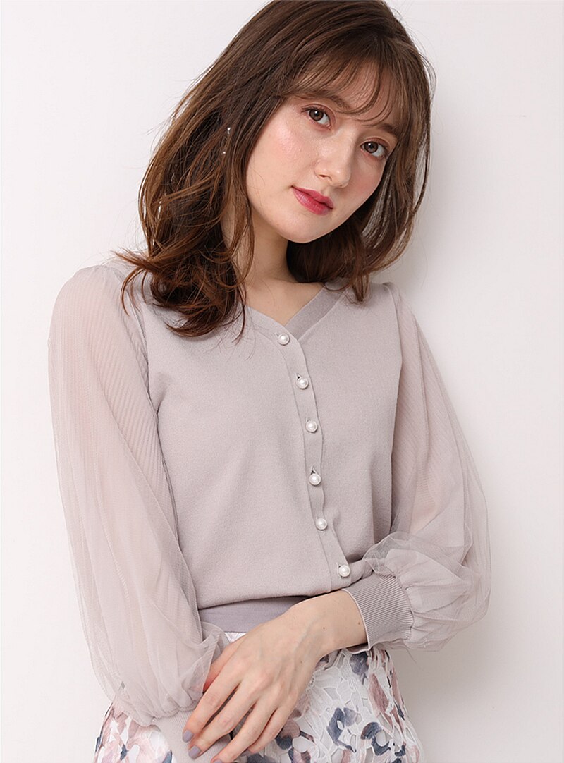 Blusa de gasa con manga abombada y cuello en V, producto de primavera