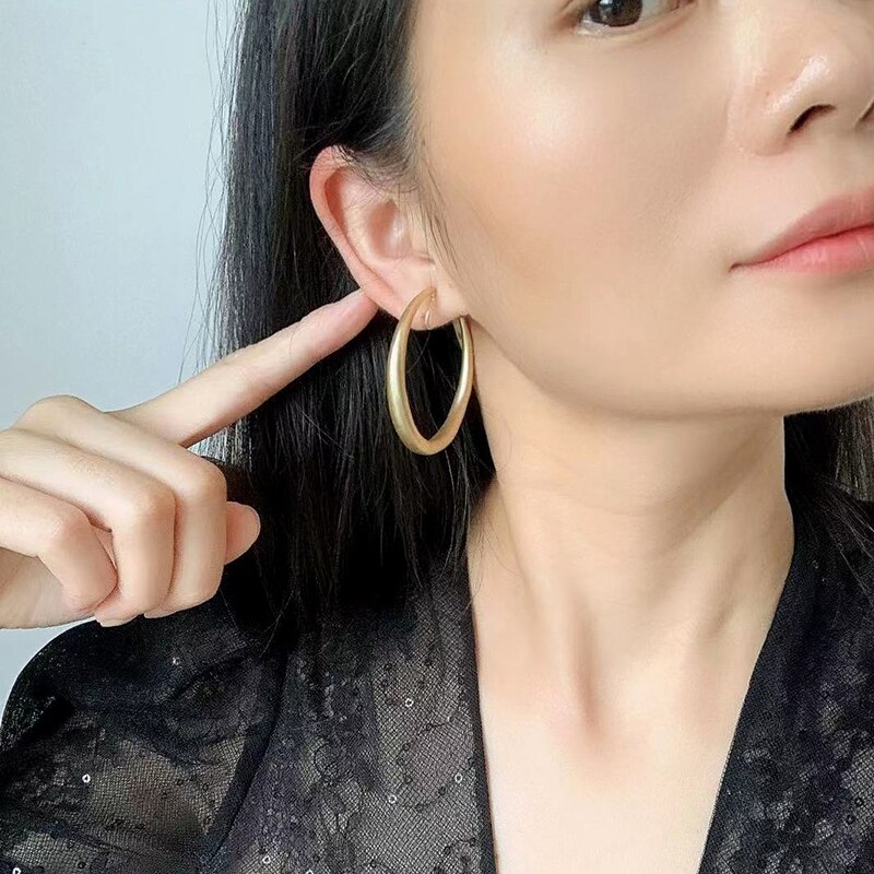 Jahrgang Glatte Kreis Große Creolen für Frauen Geometirc matt Gold Metall Nicht Ohrclip Ohrringe Brinco Trend Schmuck
