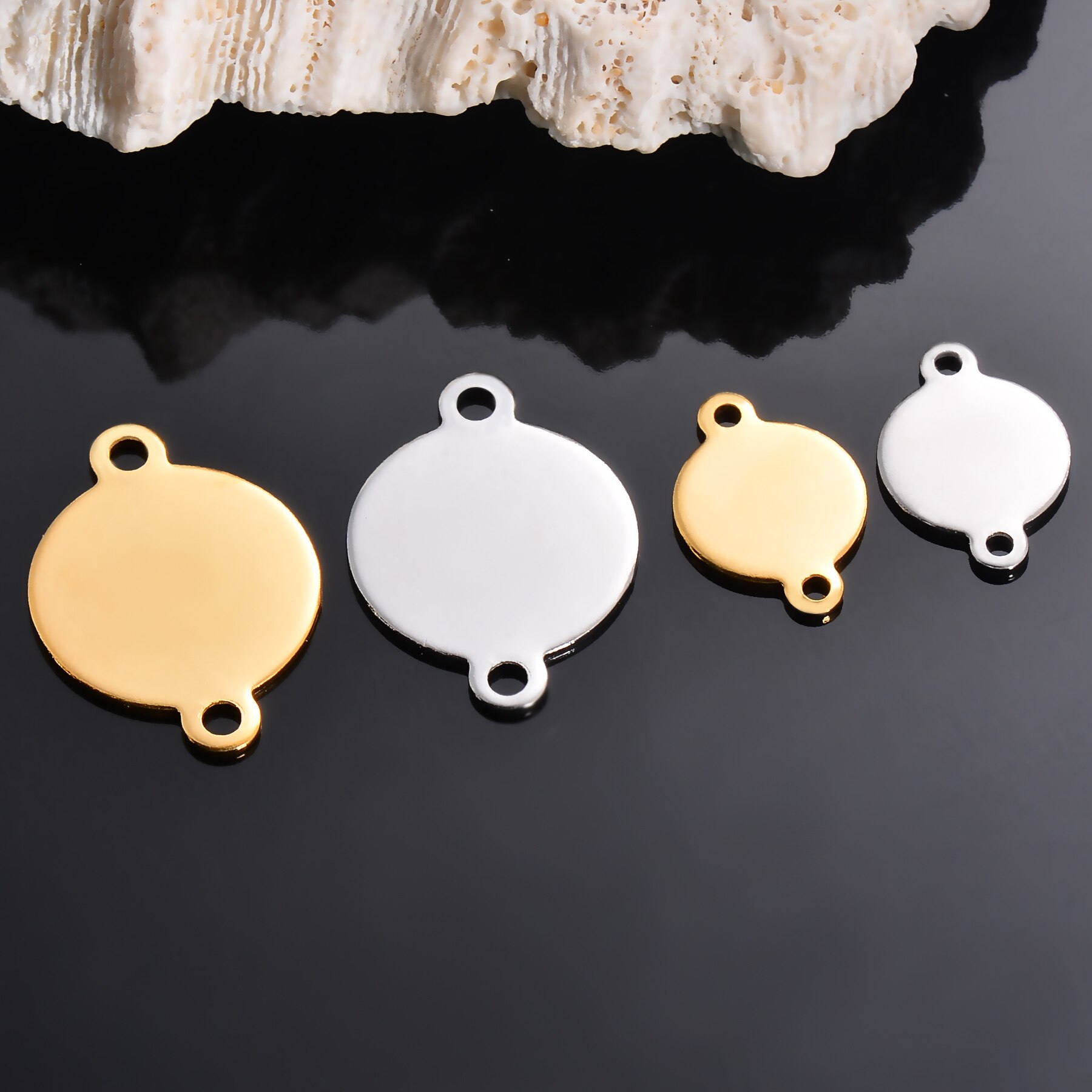 50 pçs pçs/lote encantos de aço inoxidável pingente círculo charme conector 2 buraco em branco tag pingentes para diy jóias fazendo atacado