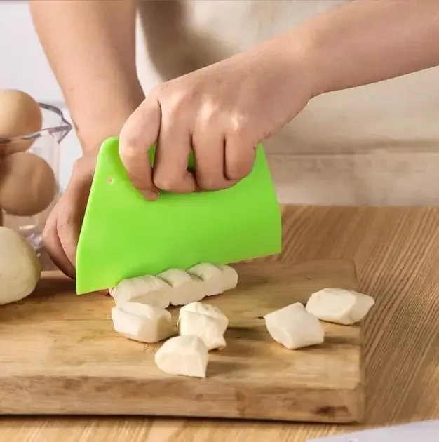 Multipurpose Dough Scraper Baking DIY Plastic Bowl Bench Cutter Kitchen Cake Cream Butter Bread Fondant Spatula Knife Divider