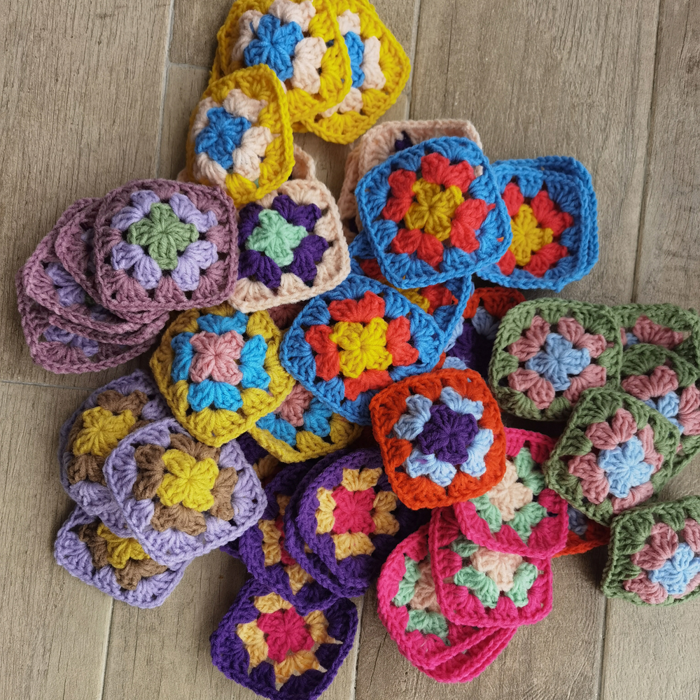Diy virkade doilies flerfärgade glasunderlägg fyrkantiga bordsmattor dekoration handgjord virkad koppdyna 9cm yllekläder lapp 50 st/lot