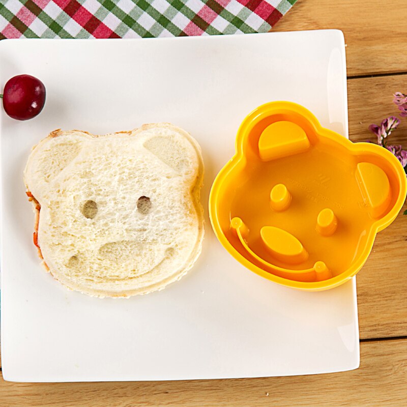Kleine Beer Vorm Koekjes Reliëf Apparaat Sandwich Mold Brood Cake Mold Maker Diy Keuken Mold Cutter Willekeurige Kleur