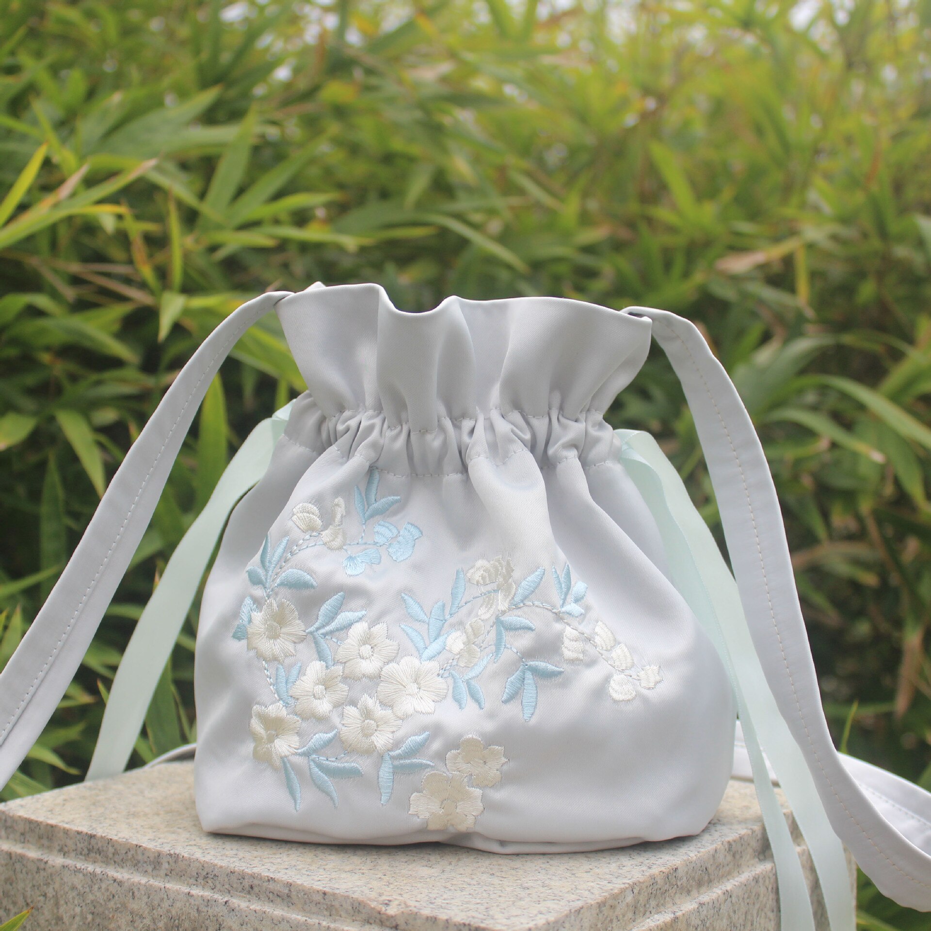 Satin Embroidered Hanfu Bag Versatile with Drawstring Strap Mouth Bag Ancient Style Women's Bag Artistic Canvas Shoulder Bag: Gray