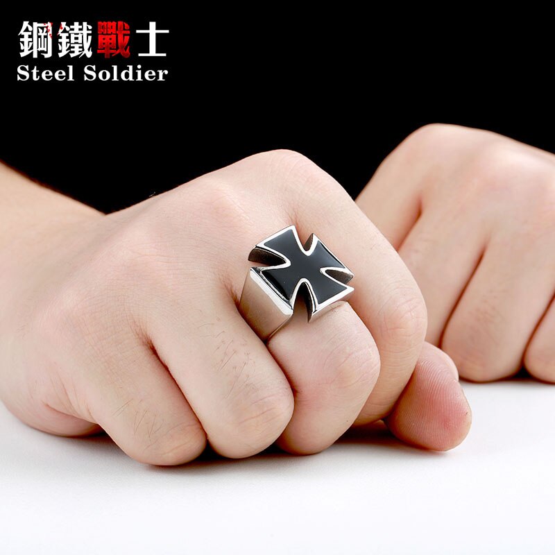 Anillo de acero inoxidable soldado de acero inoxidable con cruz de hierro para hombres, joyería de esmalte con personalidad popular para Europa
