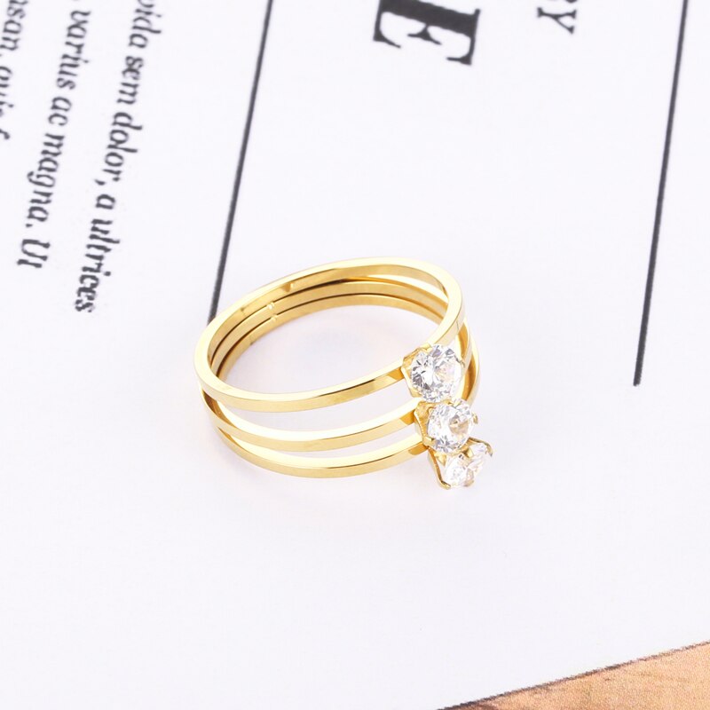 Smukke skinnende tre fusionerede krystal vielsesringe rustfrit stål guld smykker ring til kvinder elsker anillo
