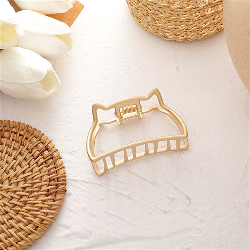 HUANZHI Korean Geometry Star Shell Gold Color Metal Simple Hollow Grip Claw Hair Clip for Women Girls Bath Accessories: 8