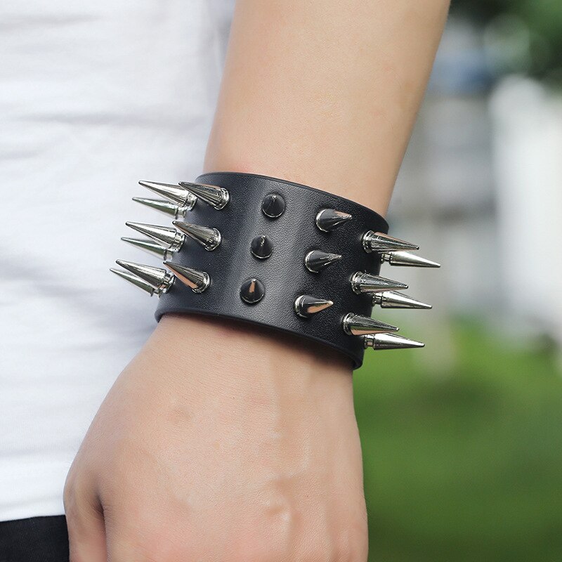 Hyperbole rivetti affilati in pelle nera ABS braccialetti con polsini inchiodati regolabili donna uomo festa/Club/moto braccialetti in pelle regali