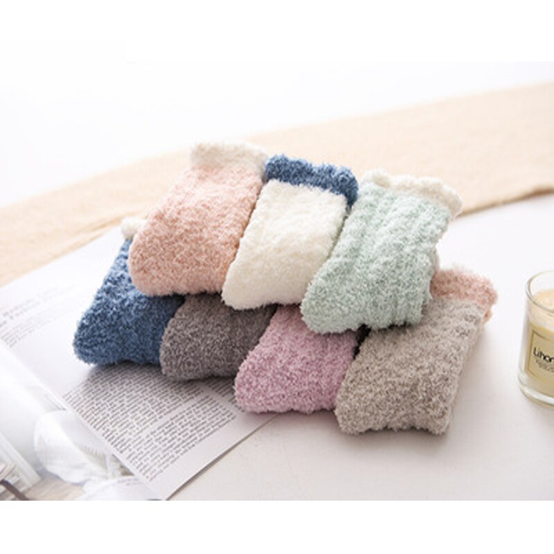 Chaussettes Kawaii en molleton de corail, résistantes au froid, chaudes, épaisses, en velours, couleur bonbon, en coton, pour dormir en hiver