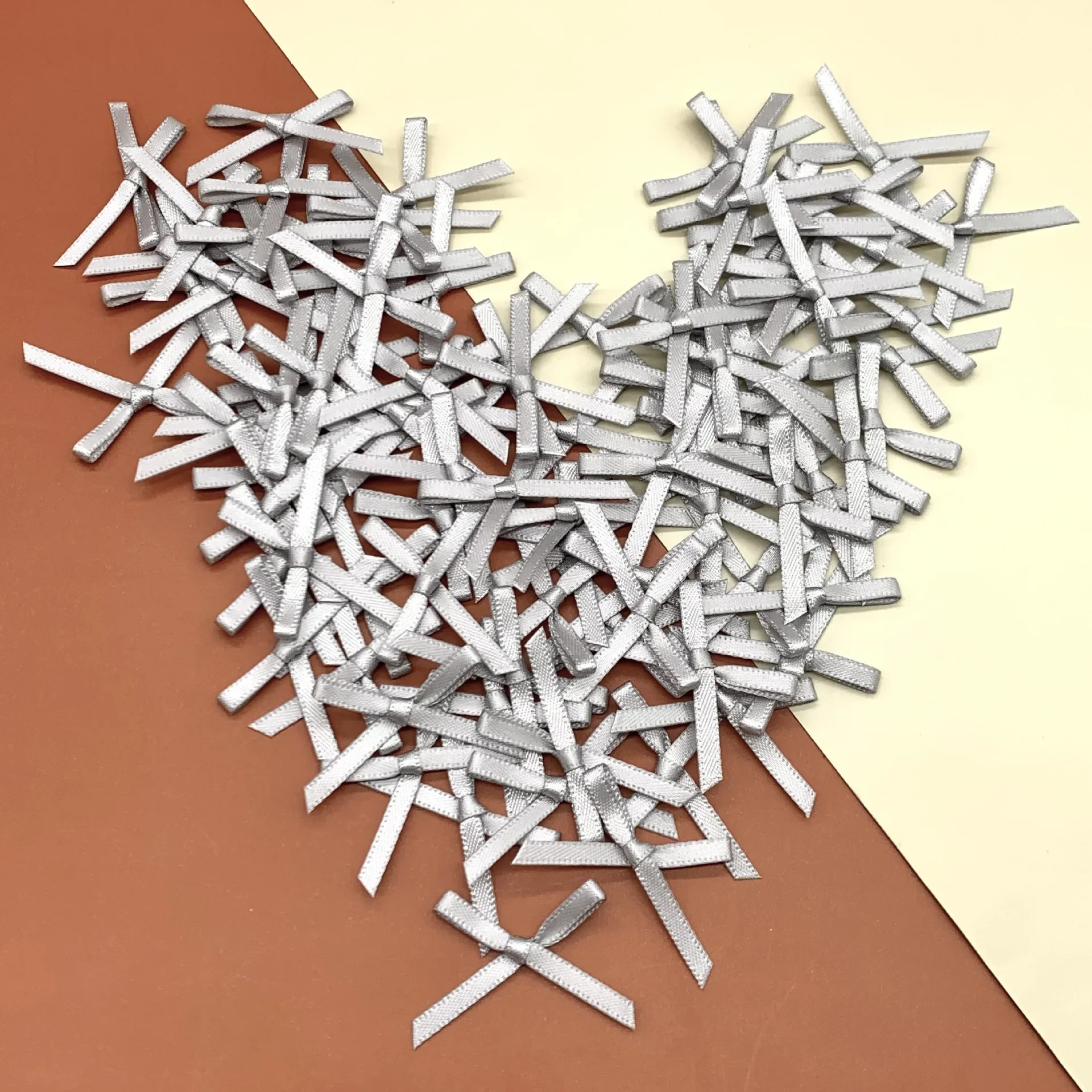 100 Uds Mini cinta de raso flores lazos lazos artesanía Scrapbooking adorno proyectos de bricolaje pajaritas decoración pinzas para el cabello lazos para el cabello de mascotas: Naranja