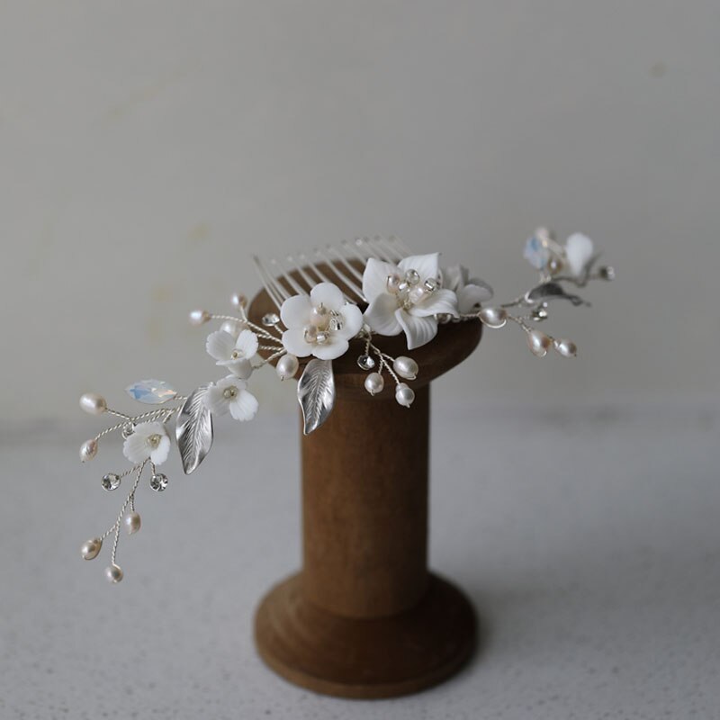 SLBRIDAL Handmade Alloy Leaf Rhinestone Ceram Flower słodkowodne perły ślubny grzebień do włosów ślubne akcesoria do włosów kobiety biżuteria: 1093 Silver