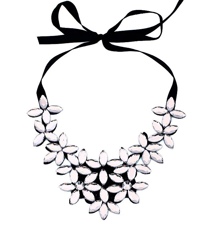 Europese Big Rhinestone Crystal Bloemen Hangers Choker Kettingen Black Lint Verklaring Bib Kettingen Voor Vrouwen: White