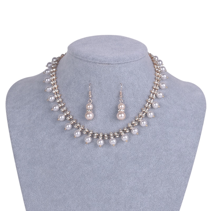Simple dress with short necklace, bridal necklace, sweet romantic pearl necklace, girl's banquet .