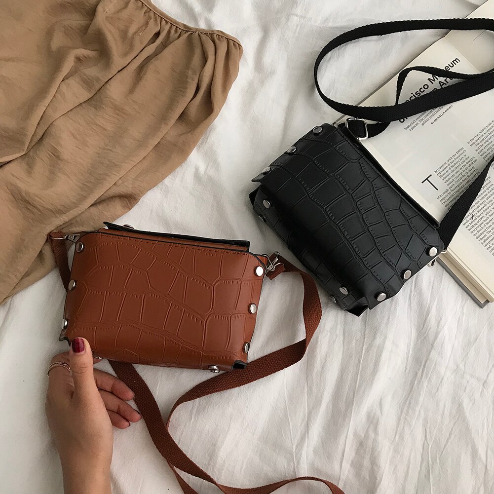 Mini liten fyrkantig väska sommar pu läder handväska dam dam pu läder retro nit handväska