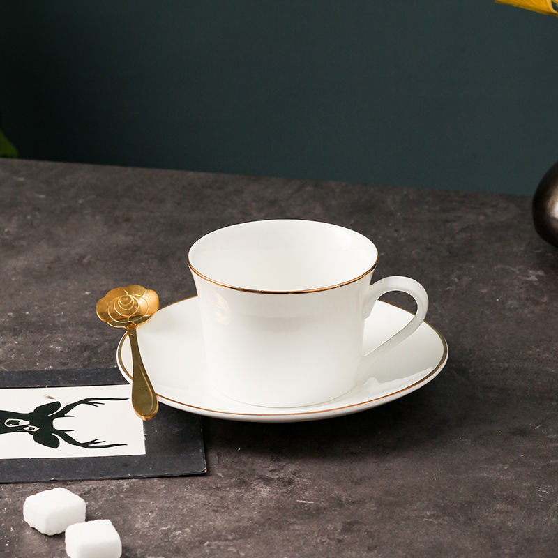 Ins – ensemble européen de tasses à café en céramique, tasse créative, maison avec soucoupe, cuillère, tasses à thé et soucoupes, Latte, pour amis: N