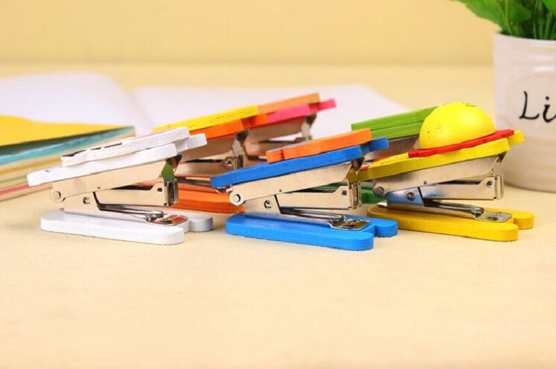 HKYSHP Korea creatieve briefpapier leuke cartoon Houten geschilderd nietmachine mini nietmachine school kantoorbenodigdheden