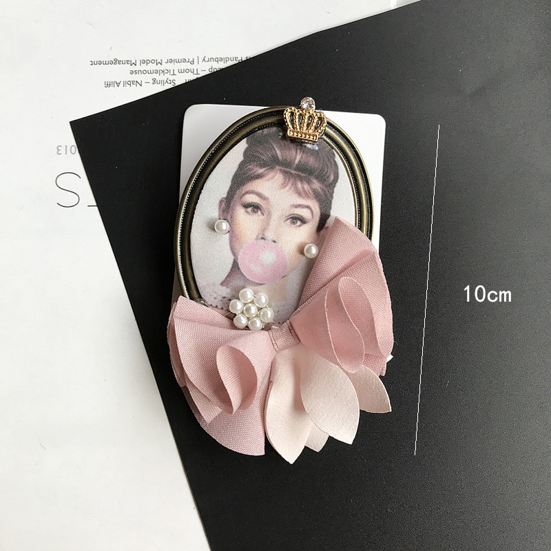 Beroemde Luxe Bloem Kwastje Broche Parel Boog Nummer 5 Sieraden Broches Pins Broach Voor Vrouwen Vintage Accessoires: RED